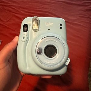 Fujifilm Instax Mini 11 Instant Camera - Sky Blue